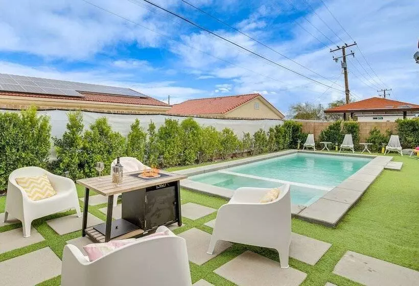 Desert Hot Springs Home W/ Pool & Gas Grill!