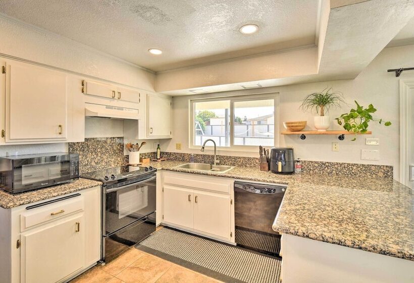 Desert Retreat W/ Backyard Oasis & Mtn Views!