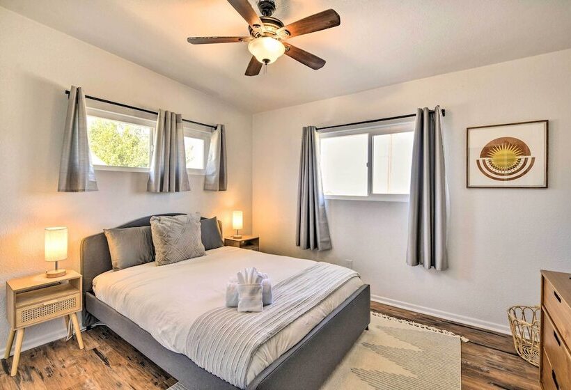 Desert Retreat W/ Backyard Oasis & Mtn Views!