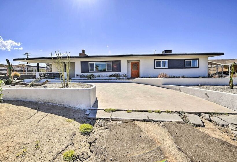 Desert Retreat W/ Backyard Oasis & Mtn Views!