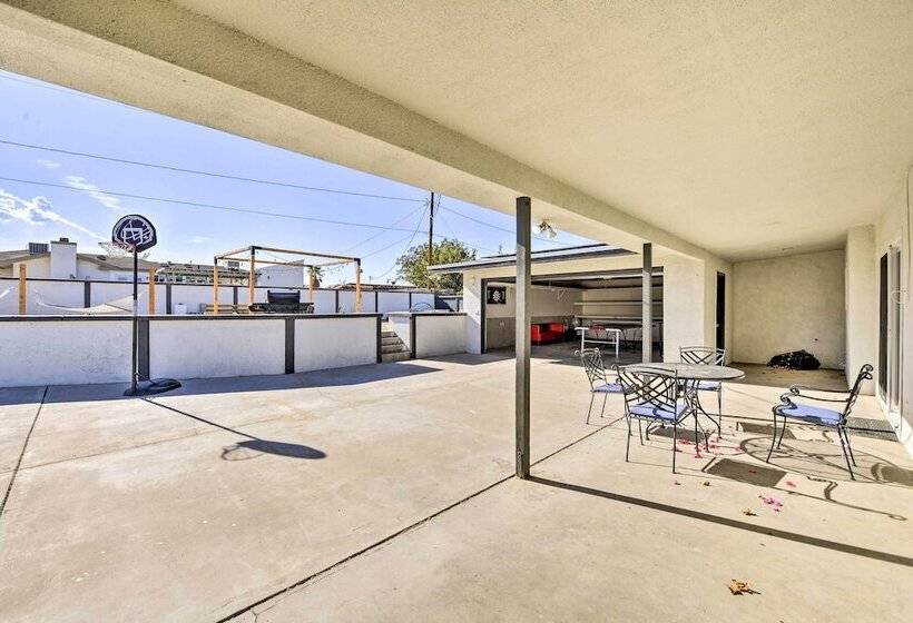 Desert Retreat W/ Backyard Oasis & Mtn Views!