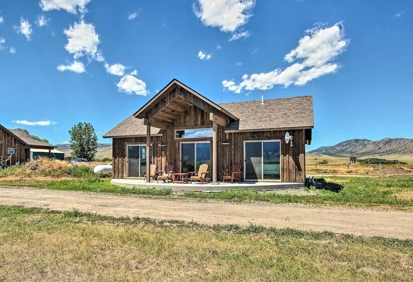 Dreamy Mountain View Cabin Near Yellowstone!