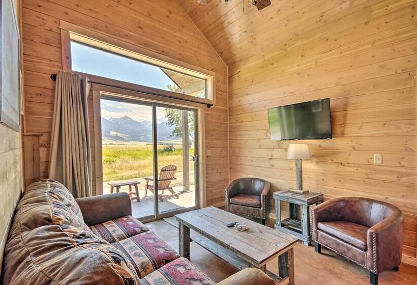 Dreamy Mountain View Cabin Near Yellowstone!