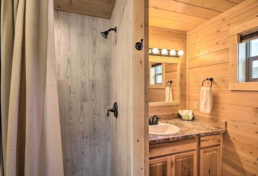 Dreamy Mountain View Cabin Near Yellowstone!