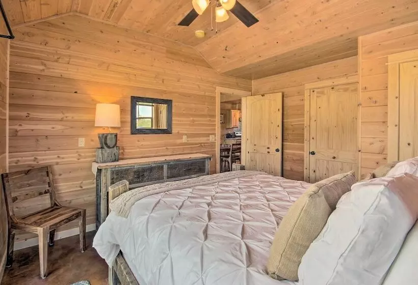 Dreamy Mountain View Cabin Near Yellowstone!