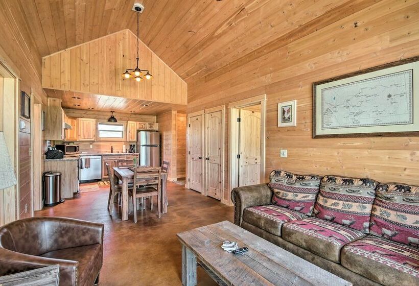 Dreamy Mountain View Cabin Near Yellowstone!