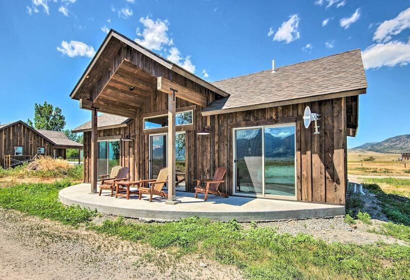 Dreamy Mountain View Cabin Near Yellowstone!