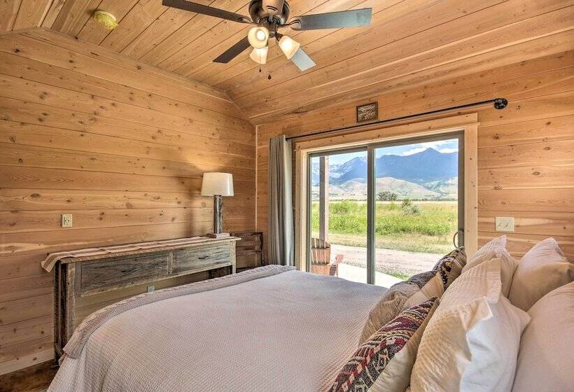 Dreamy Mountain View Cabin Near Yellowstone!