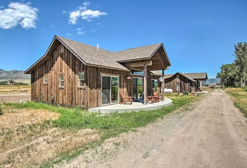 Dreamy Mountain View Cabin Near Yellowstone!