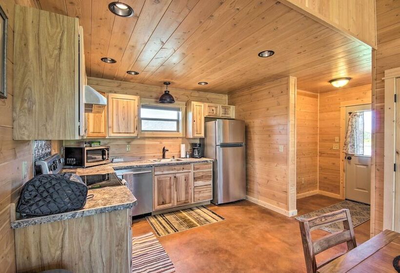 Dreamy Mountain View Cabin Near Yellowstone!