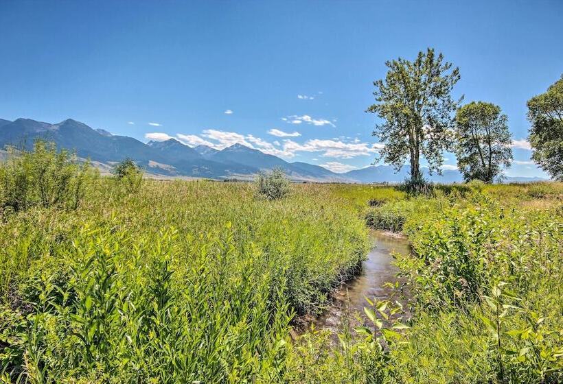 Dreamy Mountain View Cabin Near Yellowstone!