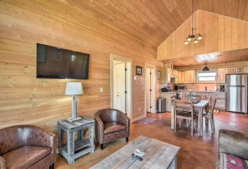 Dreamy Mountain View Cabin Near Yellowstone!