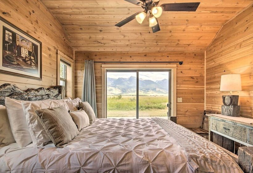 Dreamy Mountain View Cabin Near Yellowstone!