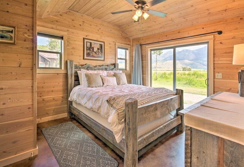 Dreamy Mountain View Cabin Near Yellowstone!