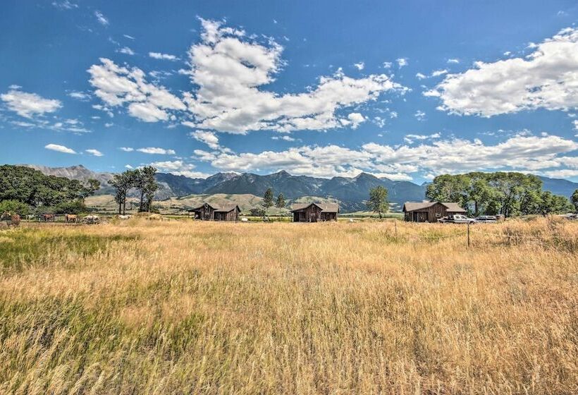 Dreamy Mountain View Cabin Near Yellowstone!