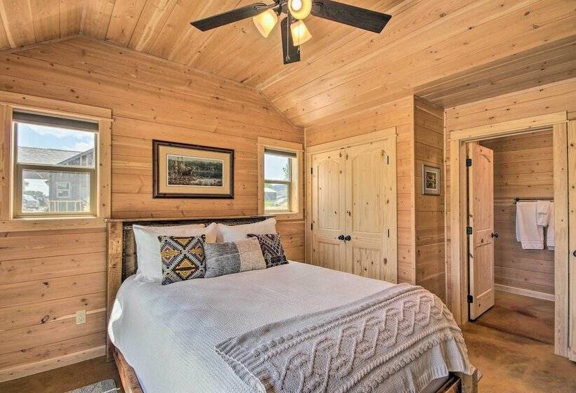 Dreamy Mountain View Cabin Near Yellowstone!
