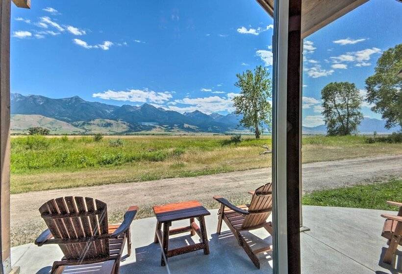 Dreamy Mountain View Cabin Near Yellowstone!