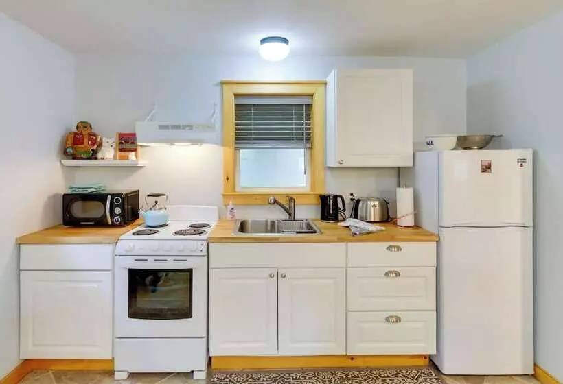 East Otis Vacation Rental W/ Private Deck & Bbq!