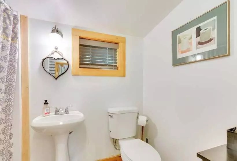 East Otis Vacation Rental W/ Private Deck & Bbq!