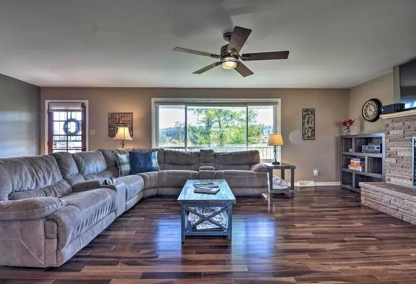 Family Friendly Home W/ Back Yard & Game Room!
