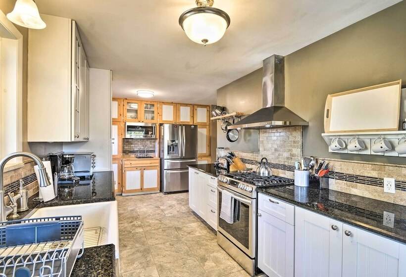 Family Friendly Home W/ Back Yard & Game Room!