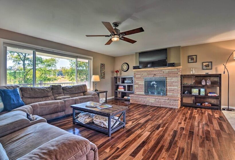 Family Friendly Home W/ Back Yard & Game Room!