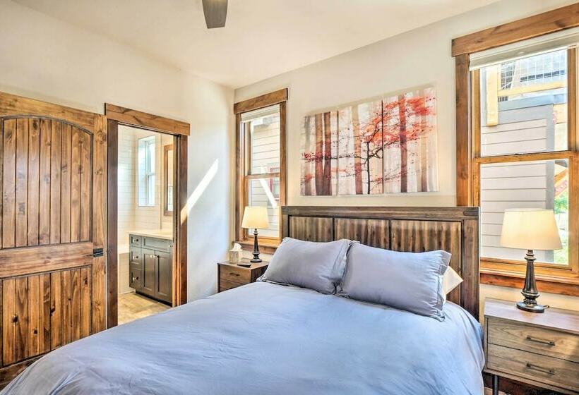 Frisco House  Rooftop Deck W/ Fire Pit Table