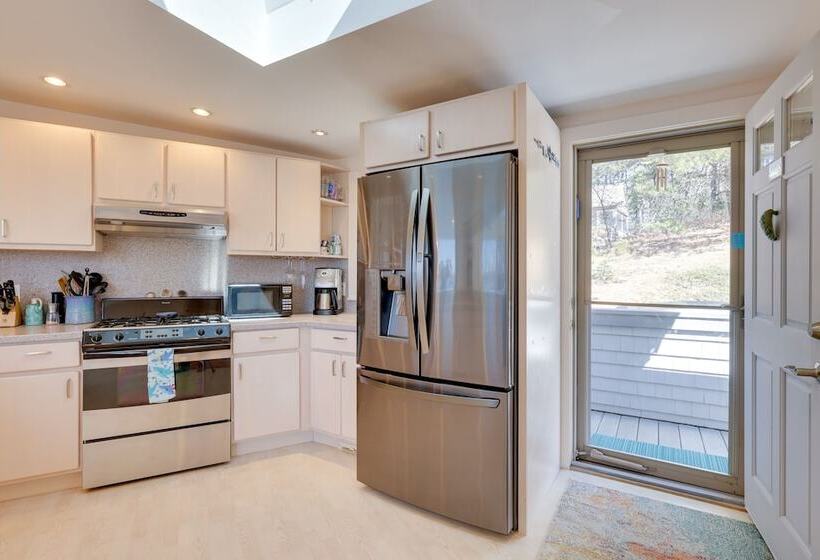 Wellfleet Home W/ Deck, Bay Views & Kayaks