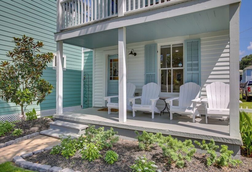 Walk To The Strand: Historic Galveston Home!