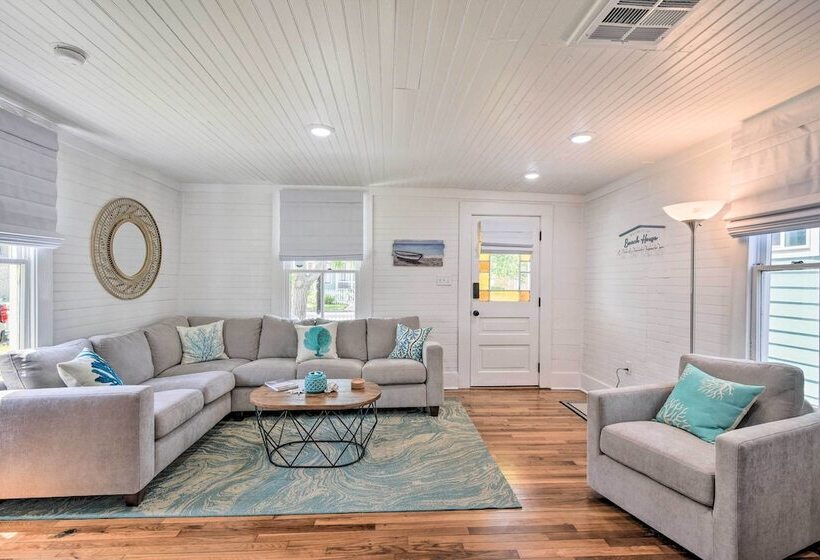 Walk To The Strand: Historic Galveston Home!