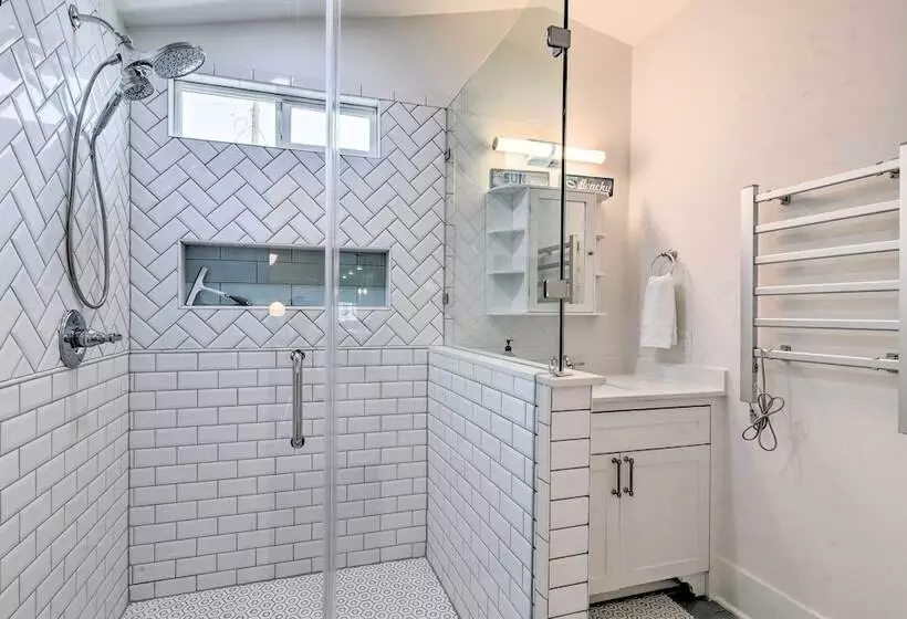 Walk To The Strand: Historic Galveston Home!