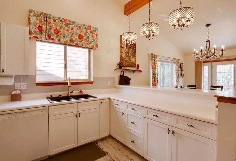 Homey Dog Friendly Retreat W/ Deck In Dtwn Frisco!