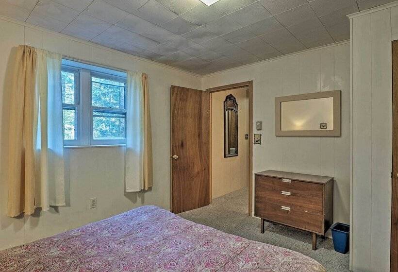 Lakefront Berkshires Retreat W/ Deck, Dock & Boat!