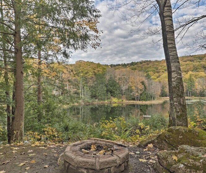 Lakefront Berkshires Retreat W/ Deck, Dock & Boat!