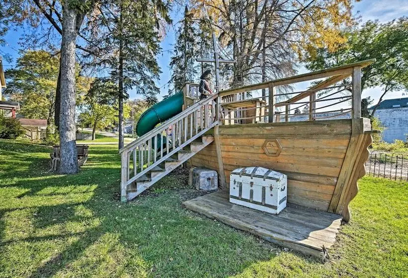 Lakefront Home W/ Game Room, Theater & Dock!