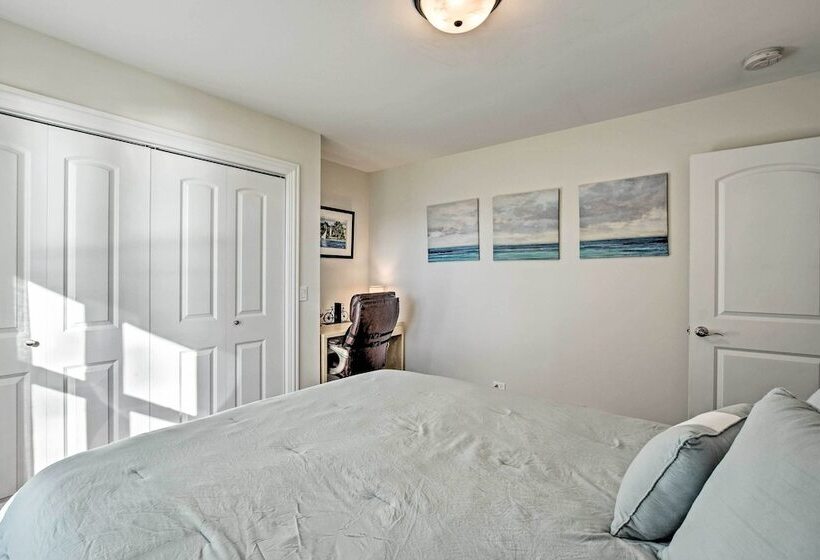 Lakefront Home W/ Game Room, Theater & Dock!