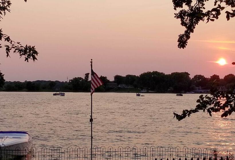 Lakefront Home W/ Game Room, Theater & Dock!