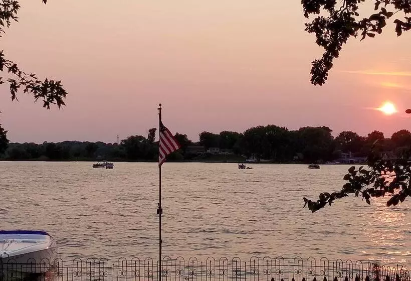 Lakefront Home W/ Game Room, Theater & Dock!