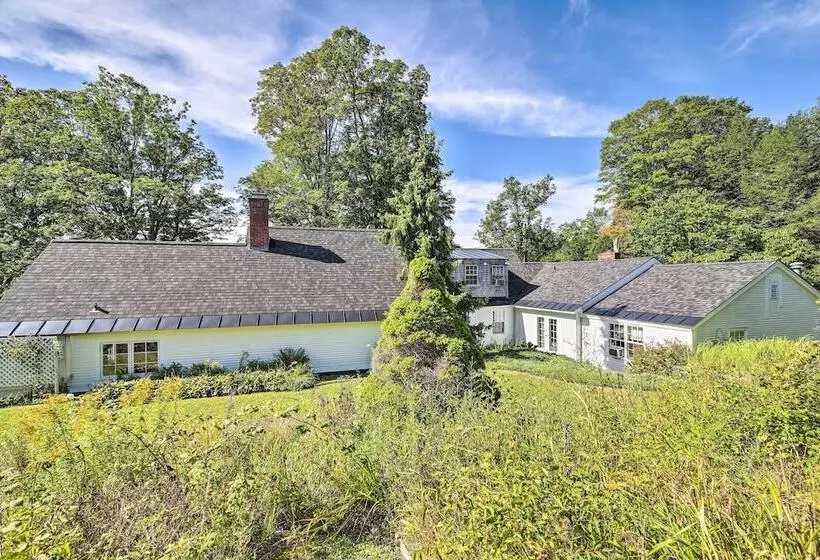 Lovely Brookfield Home W/private Deck & Views