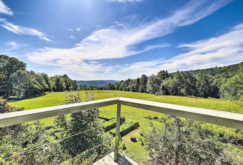 Lovely Brookfield Home W/private Deck & Views