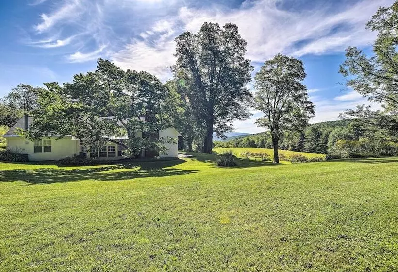 Lovely Brookfield Home W/private Deck & Views