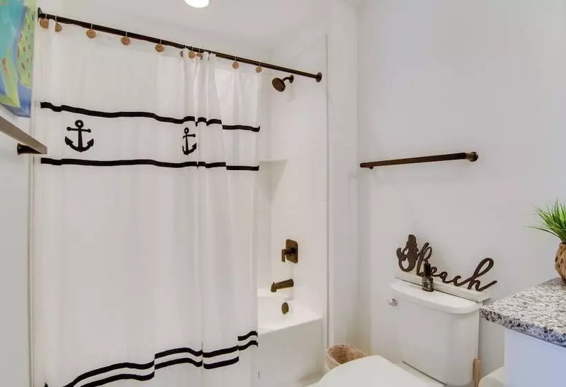 Ocean View Home W/ Beach Shuttle, 5 Mi To Coast!