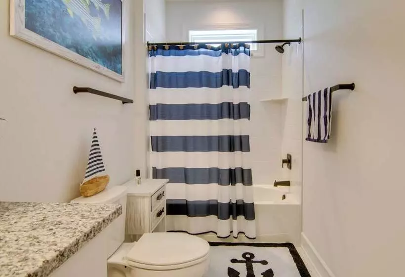 Ocean View Home W/ Beach Shuttle, 5 Mi To Coast!