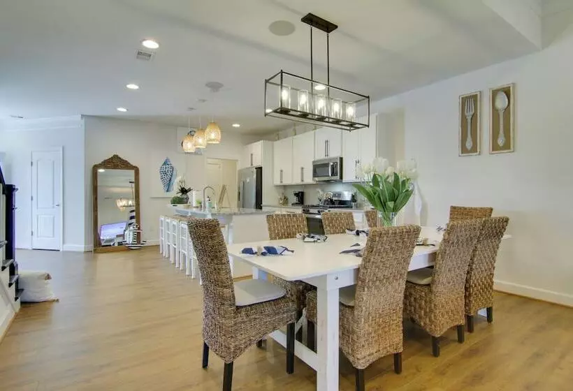 Ocean View Home W/ Beach Shuttle, 5 Mi To Coast!