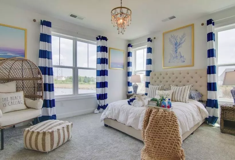 Ocean View Home W/ Beach Shuttle, 5 Mi To Coast!