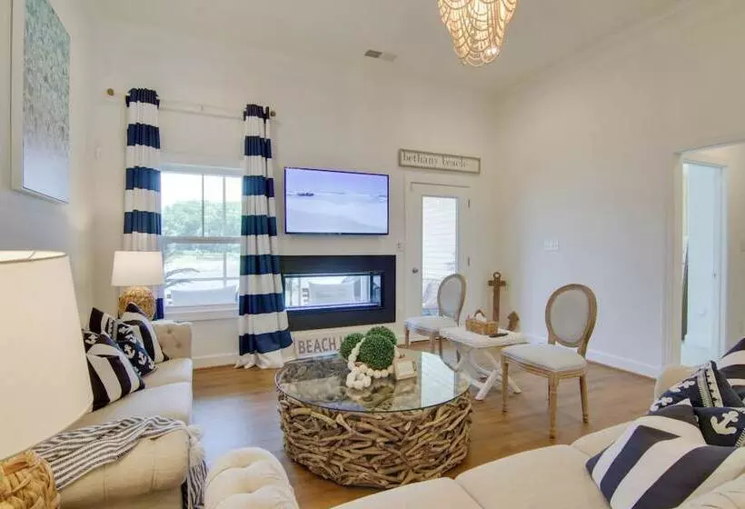 Ocean View Home W/ Beach Shuttle, 5 Mi To Coast!