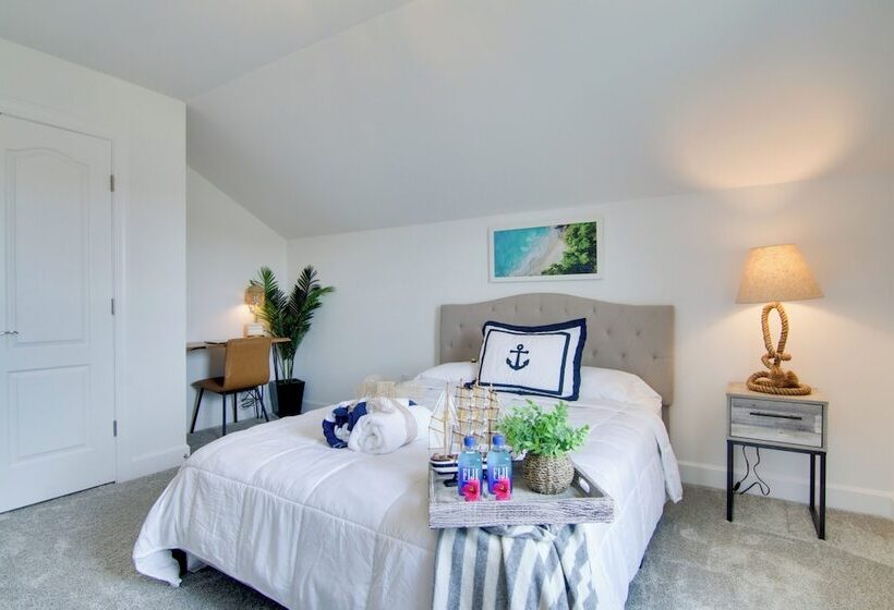 Ocean View Home W/ Beach Shuttle, 5 Mi To Coast!