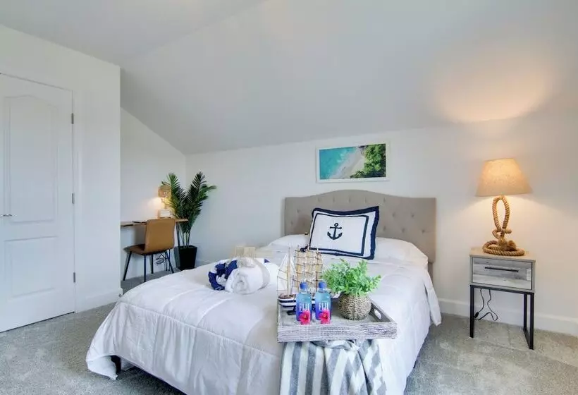 Ocean View Home W/ Beach Shuttle, 5 Mi To Coast!