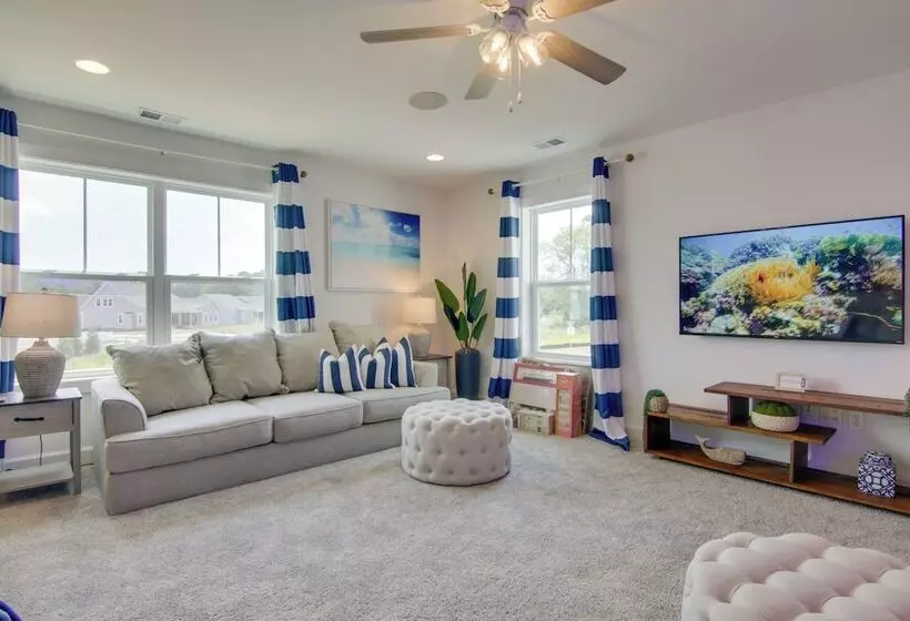 Ocean View Home W/ Beach Shuttle, 5 Mi To Coast!