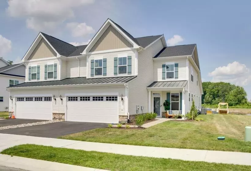 Ocean View Home W/ Beach Shuttle, 5 Mi To Coast!